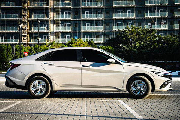 Hyundai Elantra 2025